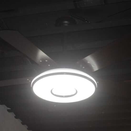 Globo Stropní ventilátory se světlem